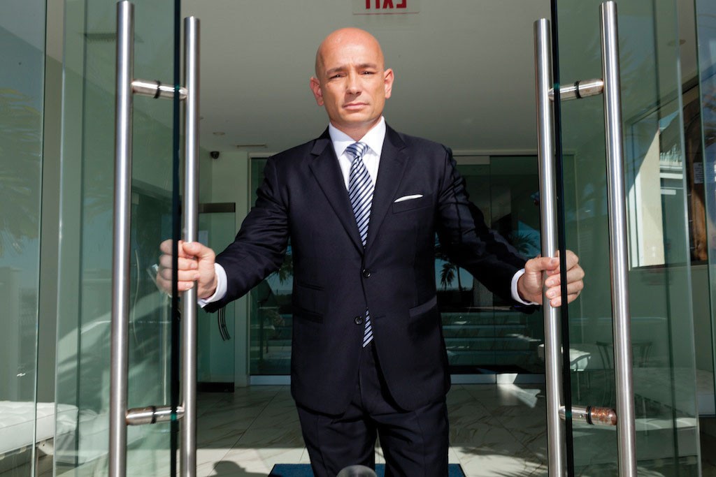 Anthony-Opening-Doors-Hotel-Impossible